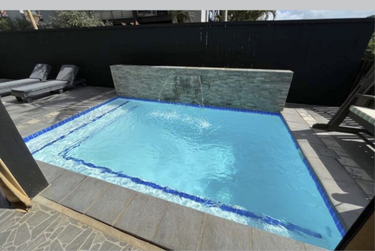 NSPI award-winning pool by Kenny Matthews Pools cc in KwaDukuza Local Municipality, KwaZulu-Natal — Residential Gunite / Hand Packed Concrete – Up To 20m2